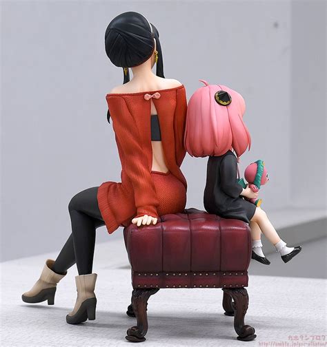 Spy x Family Yor Forger Anya Sitting on Sofa Action Figure | 15 cm | P