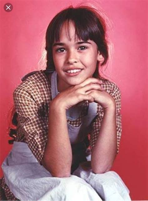 Sydney Penny como Megan Cleary em Pássaros Feridos ( The Thorn Birds ...