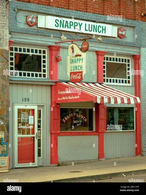 Snappy Lunch vintage sign, Mount Airy, North Carolina Stock Photo - Alamy