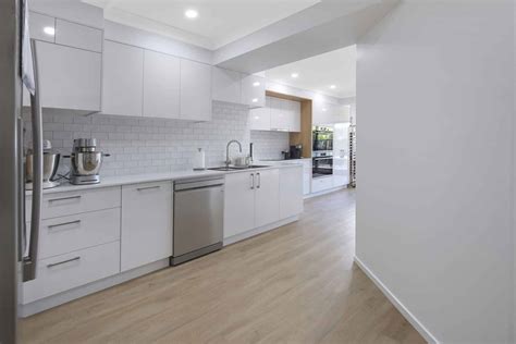 Natural Oak Vinyl Plank - Homely Flooring