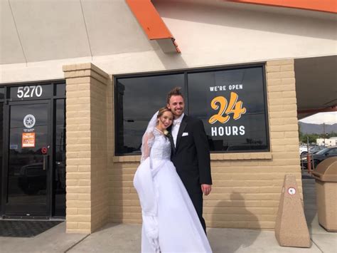 Texas couple serves up wedding day photos in front of Whataburger