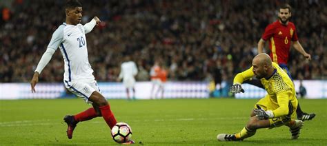 The football wrap: Spain hold England to 2-2 draw, and other top stories