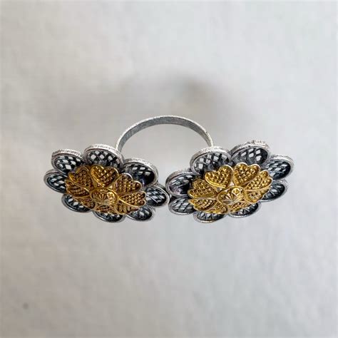 Jali Fool Duel Tone Ring – Jhaanjhariya