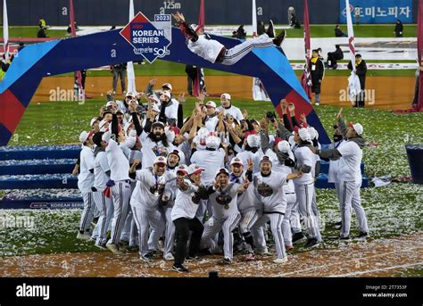 LG Twins players throw their manager Youm Kyung-youb into the air after ...