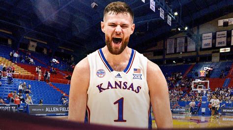 Kansas basketball's Hunter Dickinson teases another season with Jayhawks