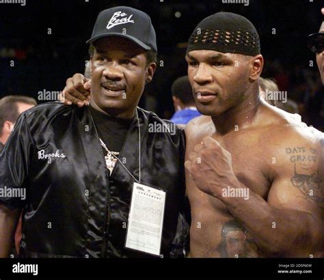 Mike tysons trainer -Fotos und -Bildmaterial in hoher Auflösung – Alamy