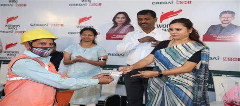 वुमन्स विंगतर्फे बांधकाम कामगारांना कामगार नोंदणी कार्डचे वितरण