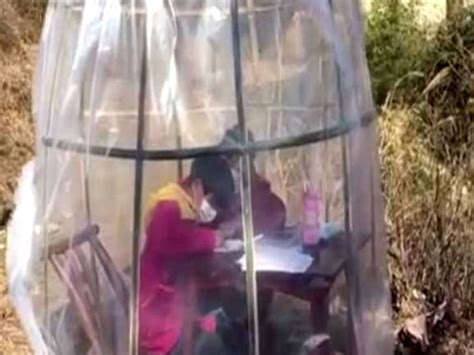 માતાએ દીકરીના અભ્યાસ માટે ઘરની બહાર એન્ટી-કોરોના વાઈરસ ટેન્ટ બનાવ્યું ...