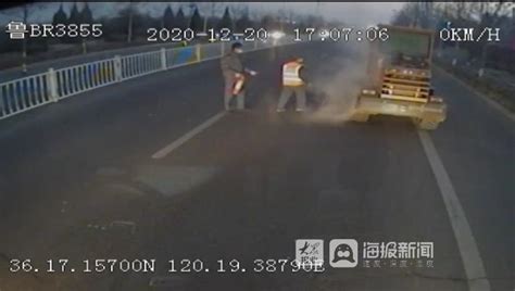 路遇铲车起火，公交司机“逆行”勇扑救获赞（视频）_青岛新闻_青岛大众网