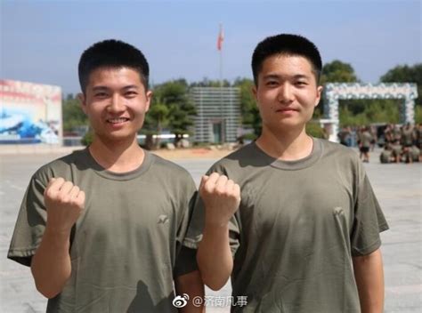 海南高颜值三胞胎兄弟弃笔从戎报名参军(图)-千龙网·中国首都网