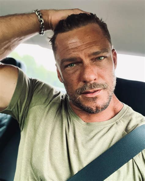 Alan Ritchson Age, Height, Weight, Wife, Kids, Net Worth