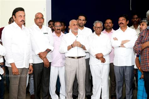 Vijayasai Meets Sajjala: విజయసాయి రెడ్డి న్యూ లుక్ చూశారా..? సజ్జలతో ఏం ...