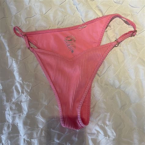 Hollister Co. Women's Pink Bikini-and-tankini-bottoms | Depop