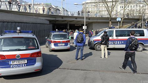 Falscher Bombenalarm in Wiener U-Bahn-Station Karlsplatz - UnserTirol24