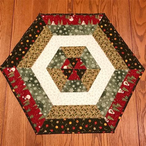 Merry Christmas Table Topper | Quiltsby.me