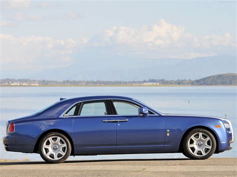 Rolls-Royce Ghost (2010) - pictures, information & specs
