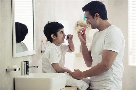 When To Start Brushing Baby Teeth | Colgate IN