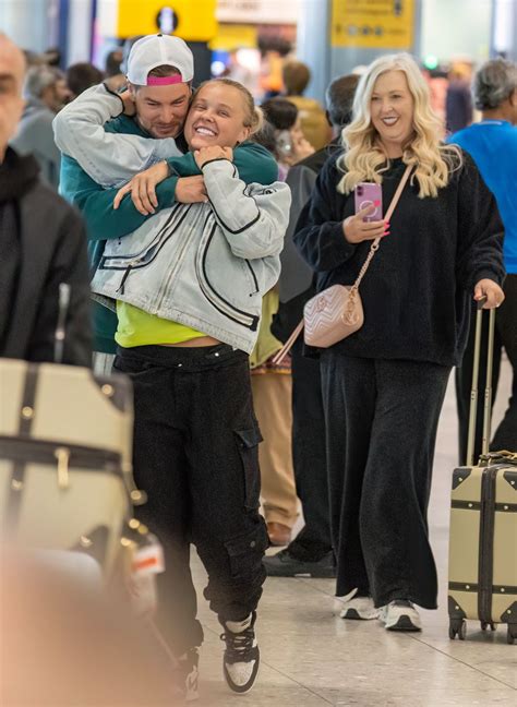 JOJO SIWA Jets in for London Love-in with Chris Hughes 05/25/2025 ...