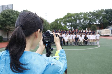 南京大学拍摄毕业照 校长吕建与学生合影-荔枝网图片