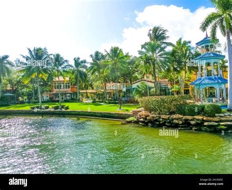 Luxury mansion in exclusive part of Fort Lauderdale known as small Venice Stock Photo - Alamy