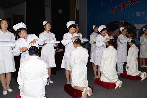 护理系举办“5·12”护士节授帽仪式-菏泽家政职业学院