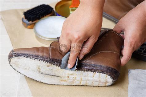 橡胶鞋底打磨浮动主轴起到什么作用？