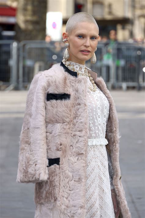 Bianca Balti da Valentino con un look Boho romantic di pizzo bianco e ...