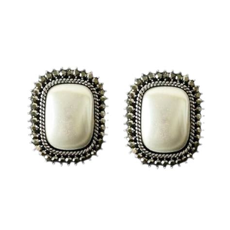 Why earrings turn green? – Jewellery Hat