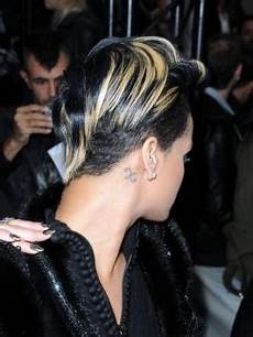 Rihanna Hairstyles Front And Back View by Pictures Rihanna Back View Of Rihanna S Mohawk Haircut Rihanna Hairstyles Front And Back View