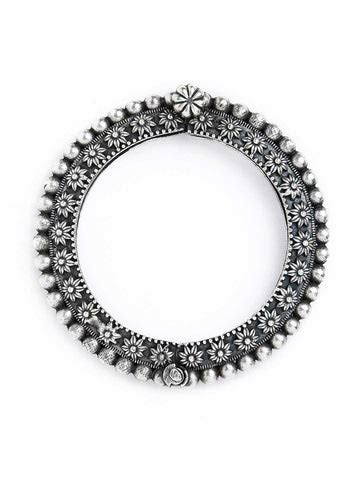 Get Festival Ready With These Unique Navratri Jewellery Designs – SIA ...