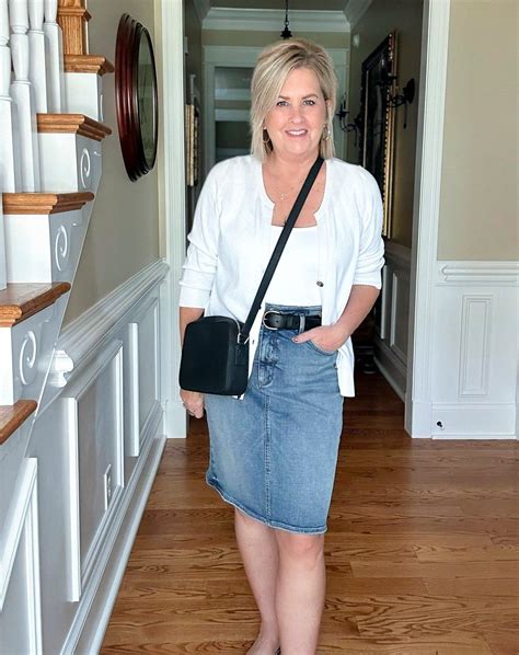 Denim Skirts for Women Over 50: How to Style | Denim skirts knee length ...