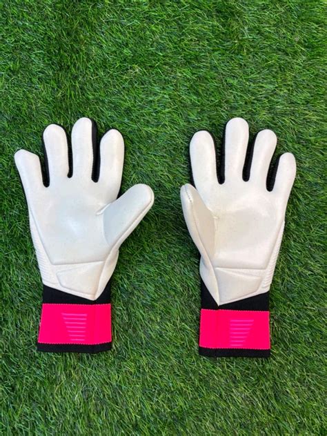Predator Black And Pink GK Gloves