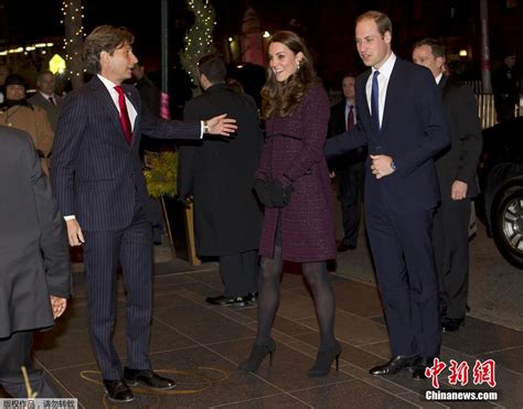 威廉王子携家人抵德国访问 乔治小王子低头闷闷不乐_全球头图_新闻中心_中国网