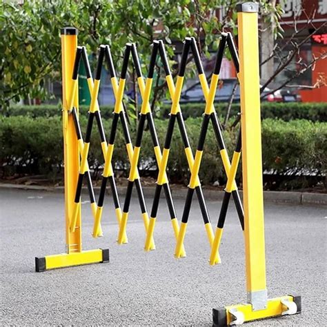 Traffic Barricades - Safety Fences Barricades from Mumbai