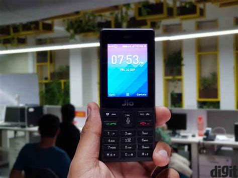 JioPhone First Impressions: What exactly is a smart feature phone? | Digit