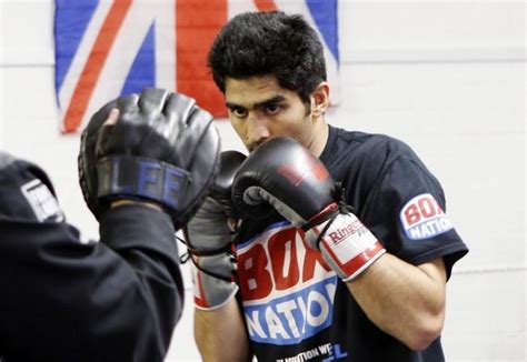 Vijender Singh shines in pro boxing debut, defeats Sonny Whiting via ...