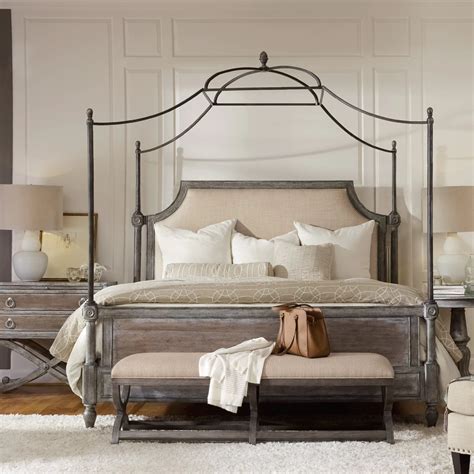 Antique Canopy Bed - Hiring Interior Designer