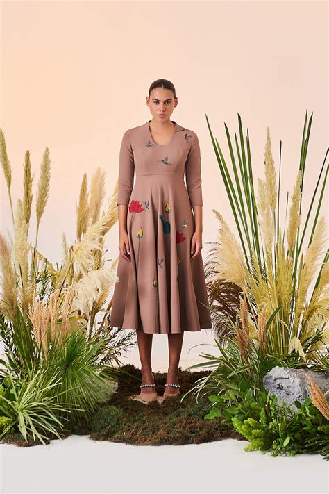 Lotus And Humming Bird Circular Midi Dress – Shahin Mannan