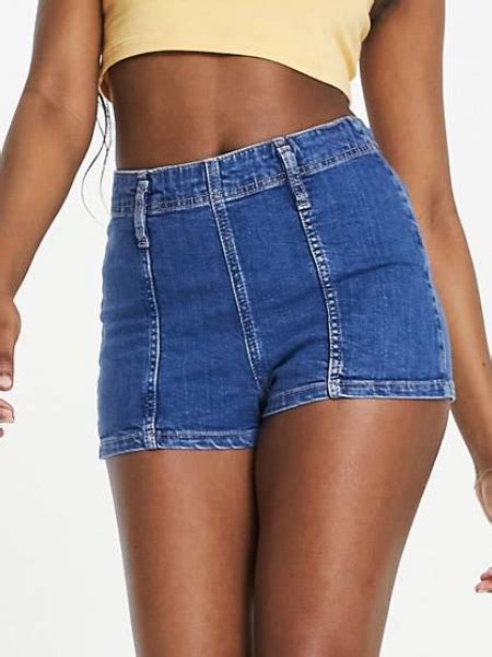 Super Short Shorts Are Making a Big Comeback for Spring 2023 | Teen Vogue