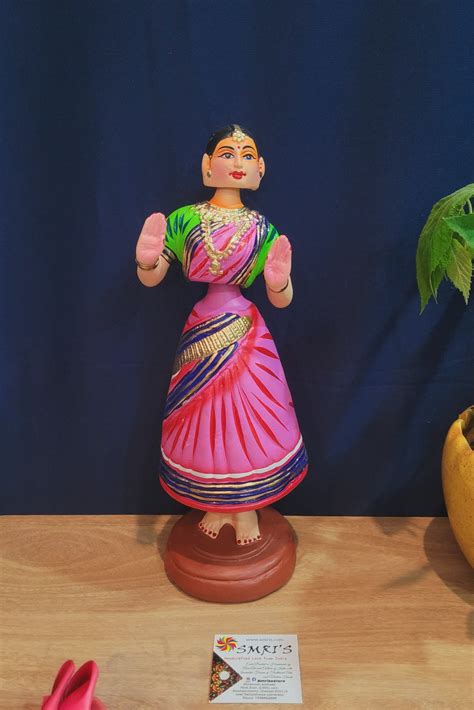 Tanjore dolls Thanjavur Thalayatti Bommai Traditional Dancing Doll Golu ...
