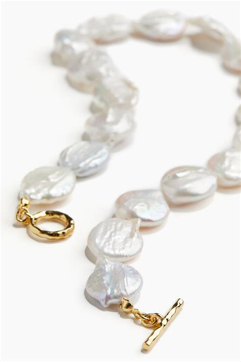 Gold-plated pearl necklace - White - Ladies | H&M IN