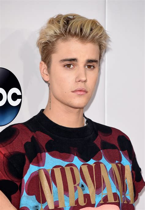Justin Bieber's 2015 AMA Outfit Was The Definition Of Casual — PHOTOS