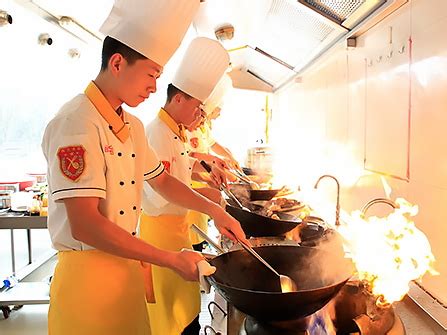 西安学厨师的技校有哪些_学厨师_陕西新东方烹饪学校
