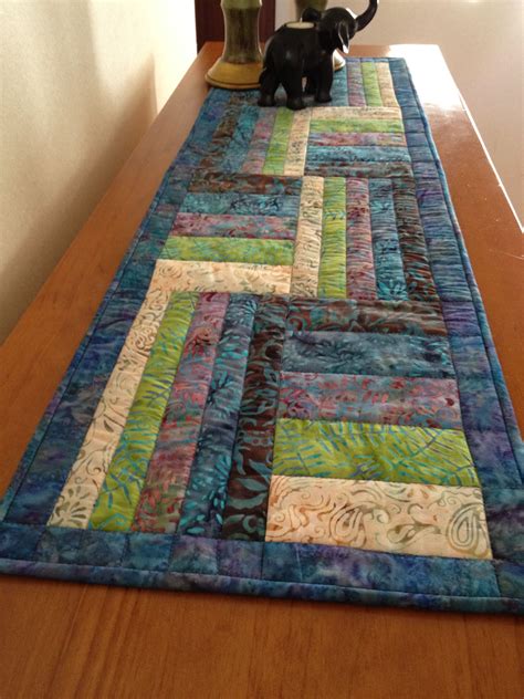 Rezultat imagine pentru Patchwork Table Runner Ideas