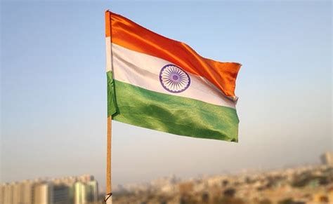 जिस तिरंगे को नेहरू ने 1946 में फहराया था उसे पुणे में प्रदर्शित किया ...