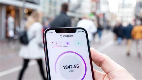आपका भी Mobile Data होता है तेजी से खत्म? कहीं ऑन तो नहीं है यह सेटिंग ...