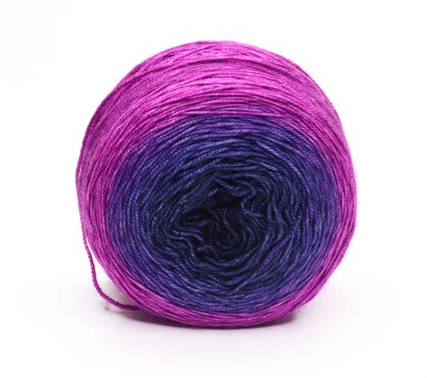 311 BORÓKA – gradient – Bilum hand dyed yarns