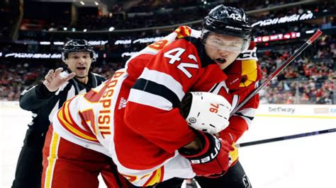 NHL trade news: Edmonton Oilers sign veteran forward Curtis Lazar to ...