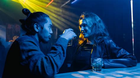 The talking stage: What it is and how to navigate it