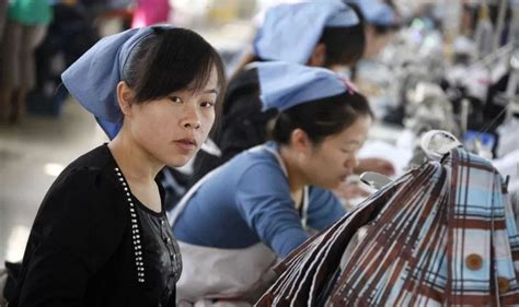 纺织服装厂一个月发2次工资，在柬埔寨做投资有多苦逼？_工人
